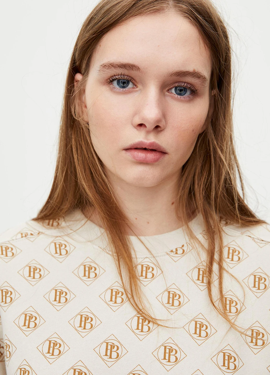 Молочный свитшот Pull & Bear надпись без декора (251916865)