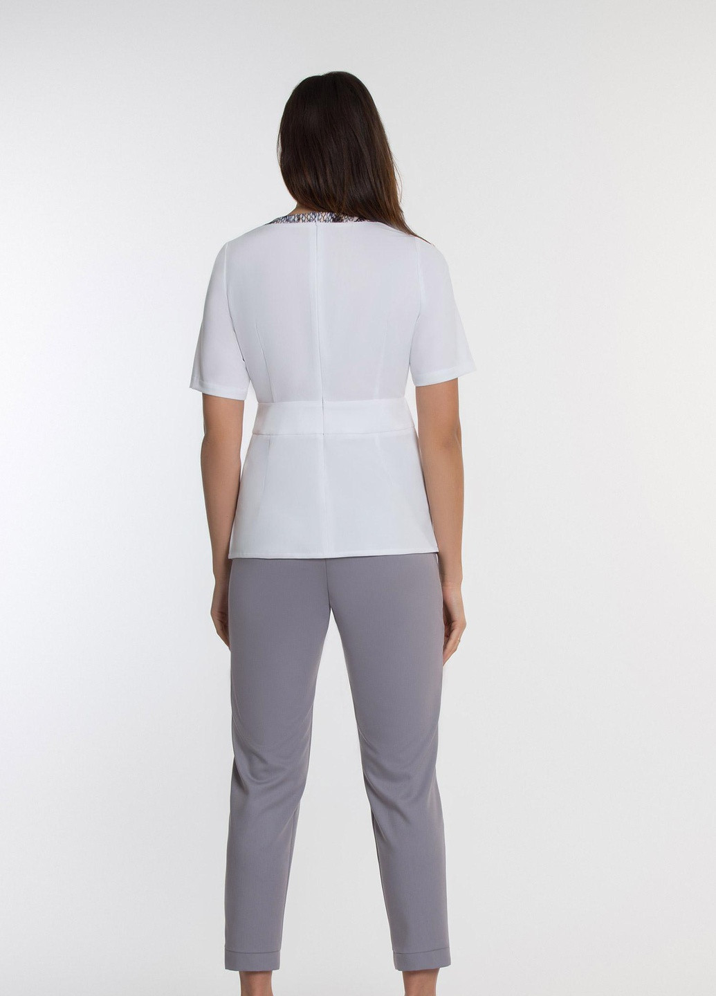 Белая демисезонная медицинская блуза (белый) MioMed