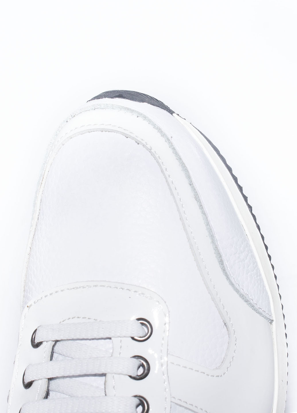 Белые демисезонные кроссовки Mabu