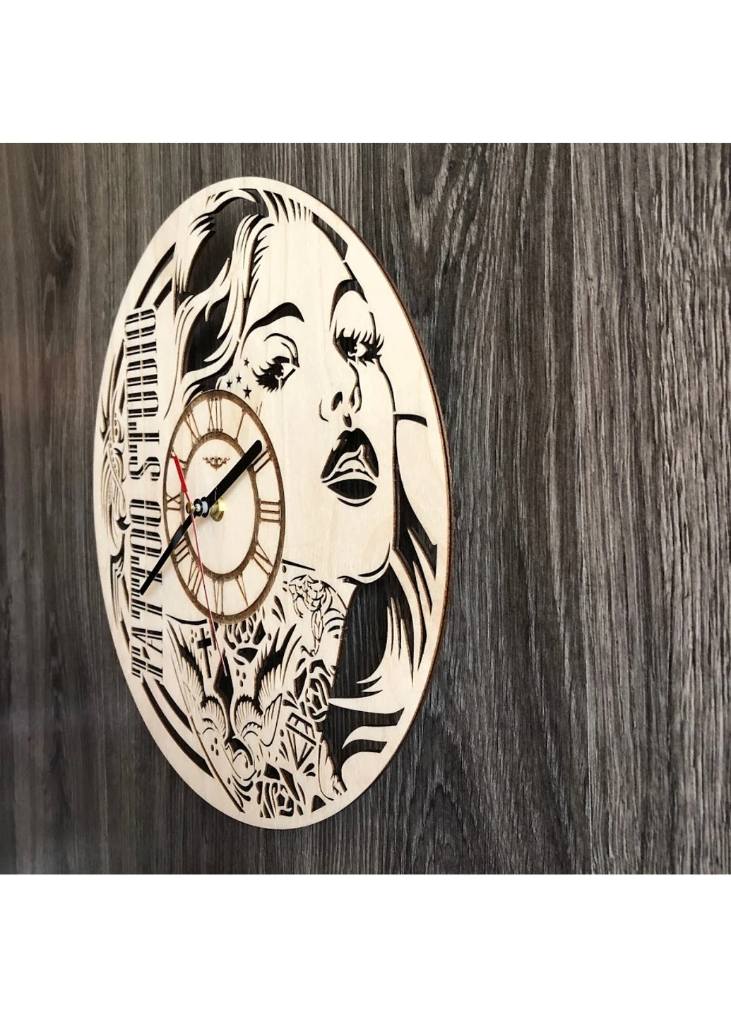 Настенные часы из дерева в тату салон 7Arts (253566469)