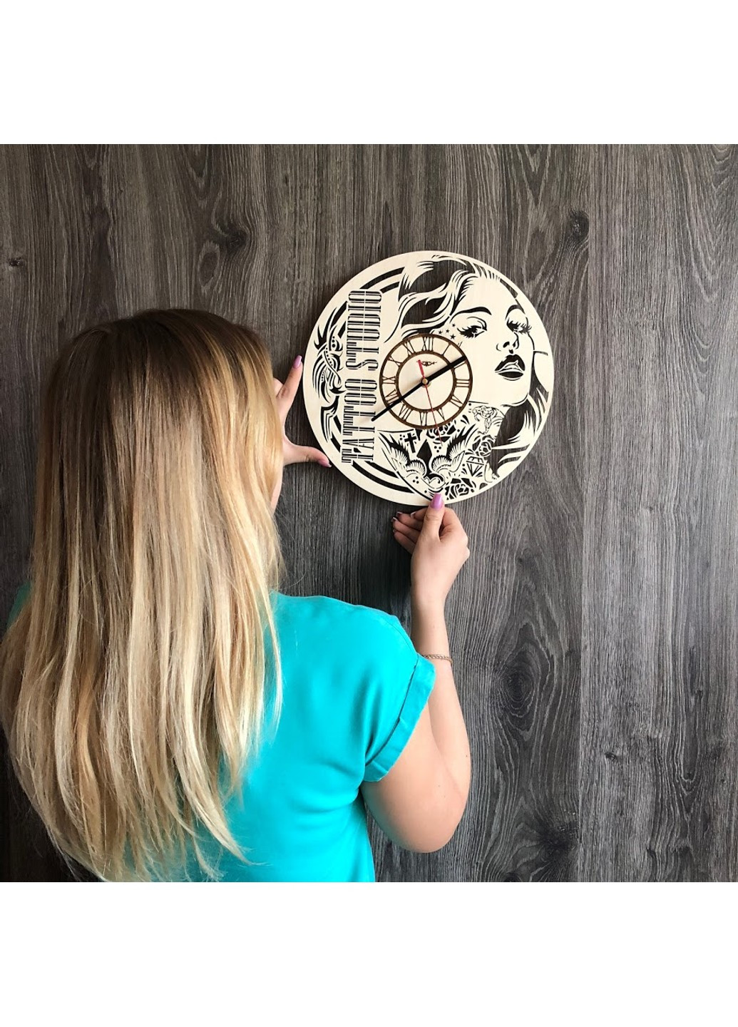 Настенные часы из дерева в тату салон 7Arts (253566469)