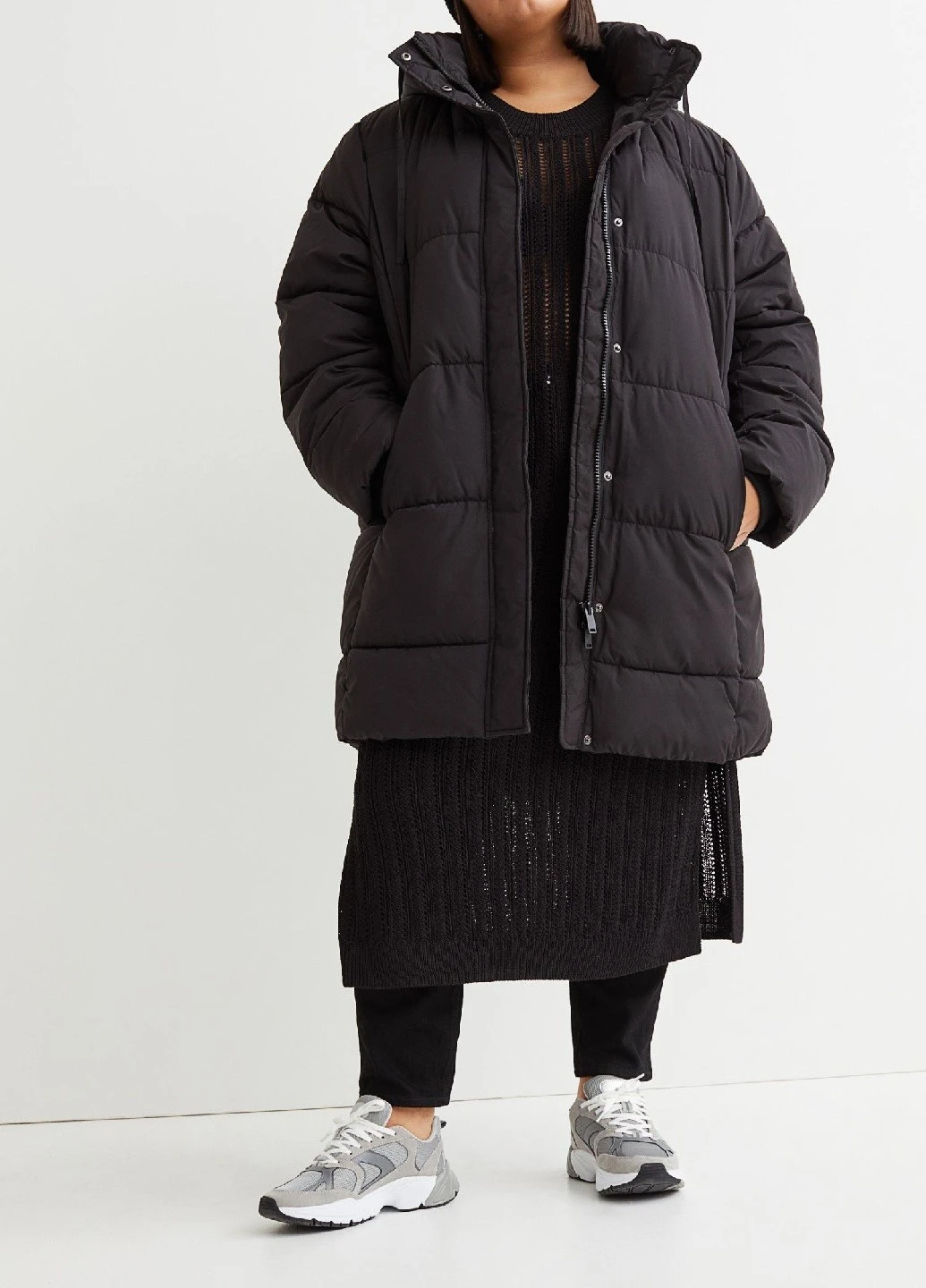 Черная зимняя куртка H&M