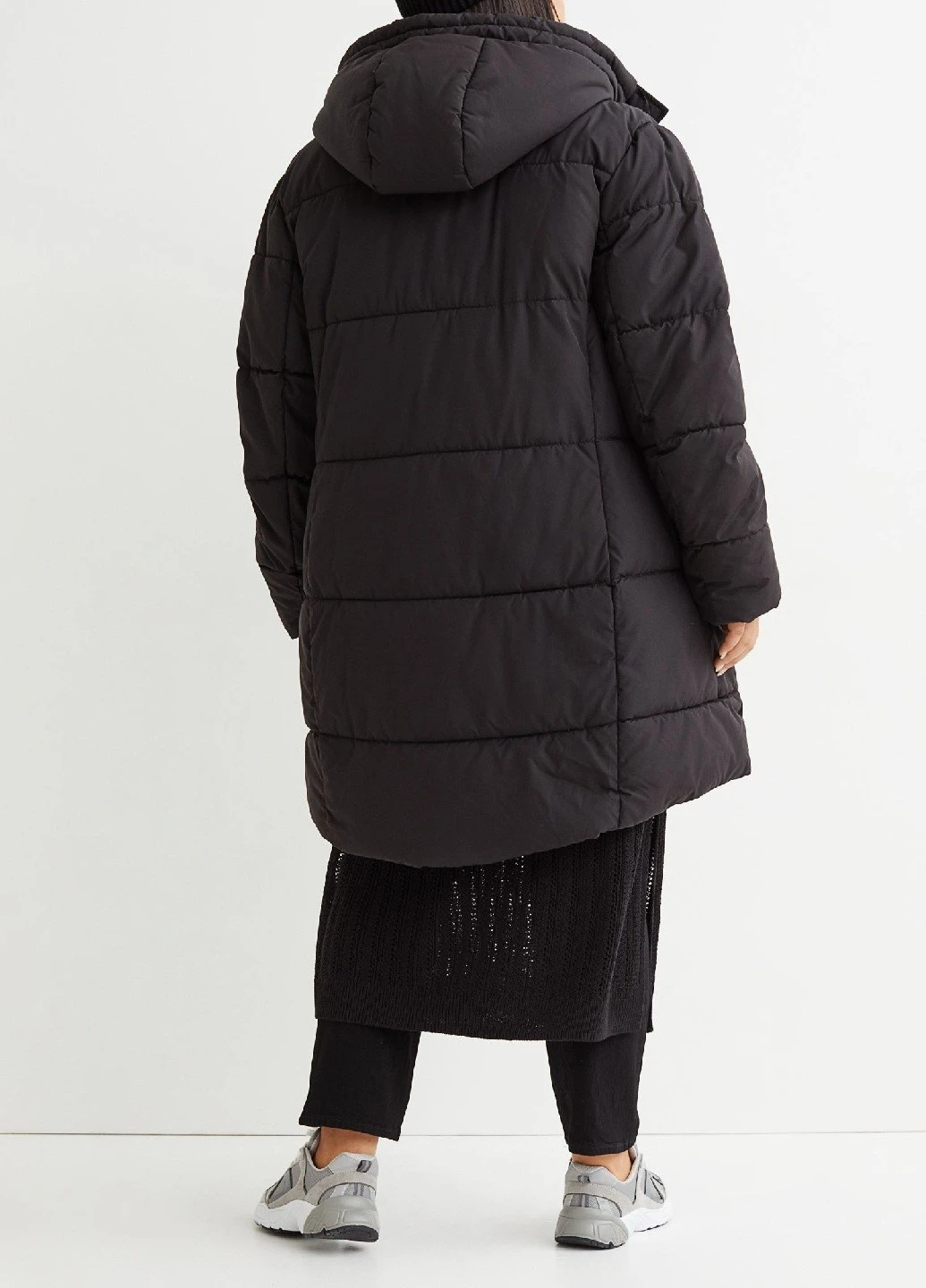 Черная зимняя куртка H&M