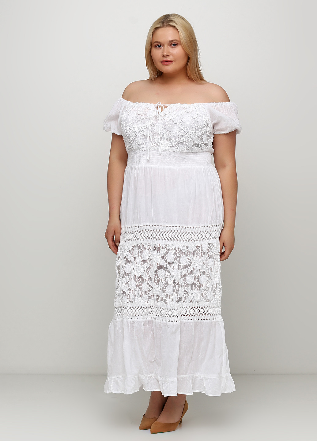 Белое кэжуал платье с открытыми плечами Cute Options однотонное