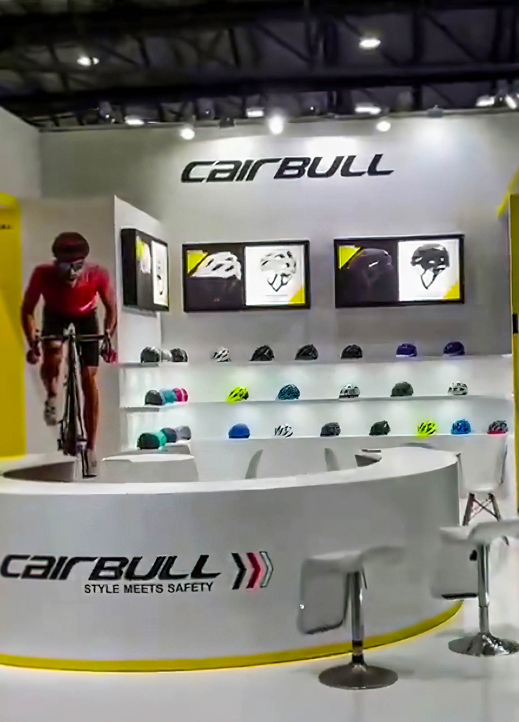 Велосипедный шлем с визором, габаритным LED фонарем, защитный велошлем мужской и женский Cairbull (252818605)