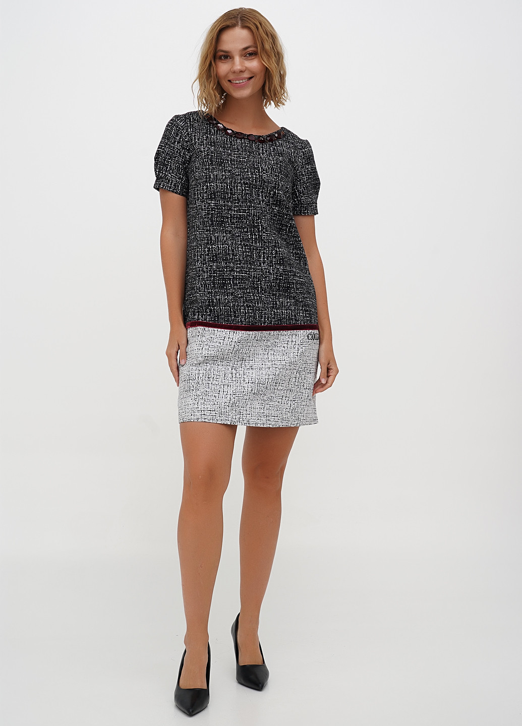 Черное кэжуал платье Sassofono с абстрактным узором