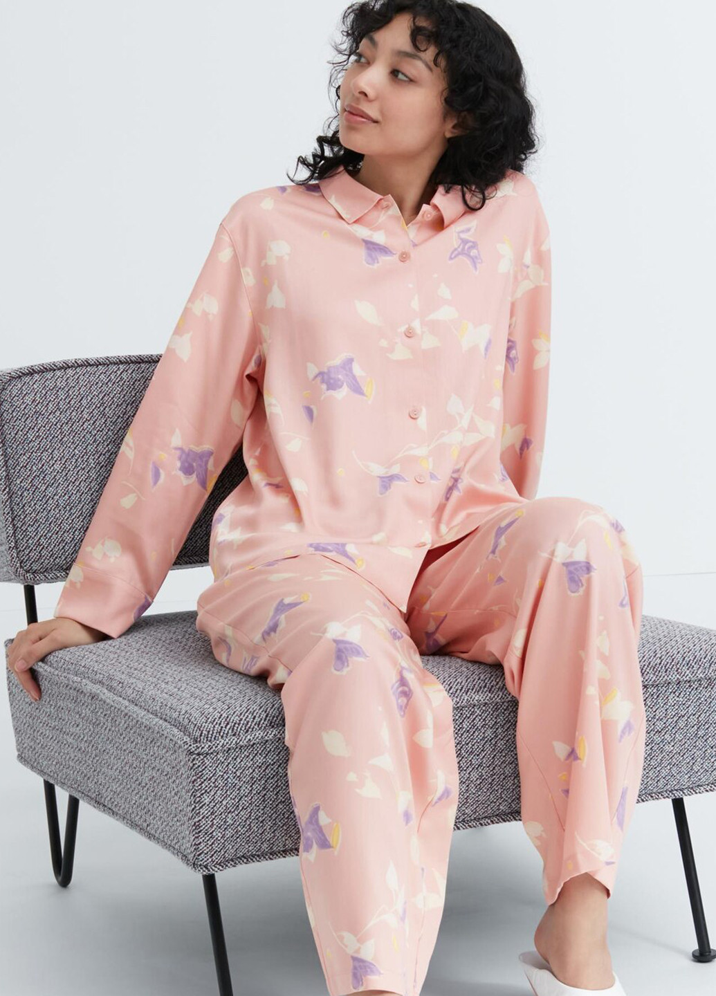 Розовая всесезон пижама (рубашка, брюки) рубашка + брюки Uniqlo