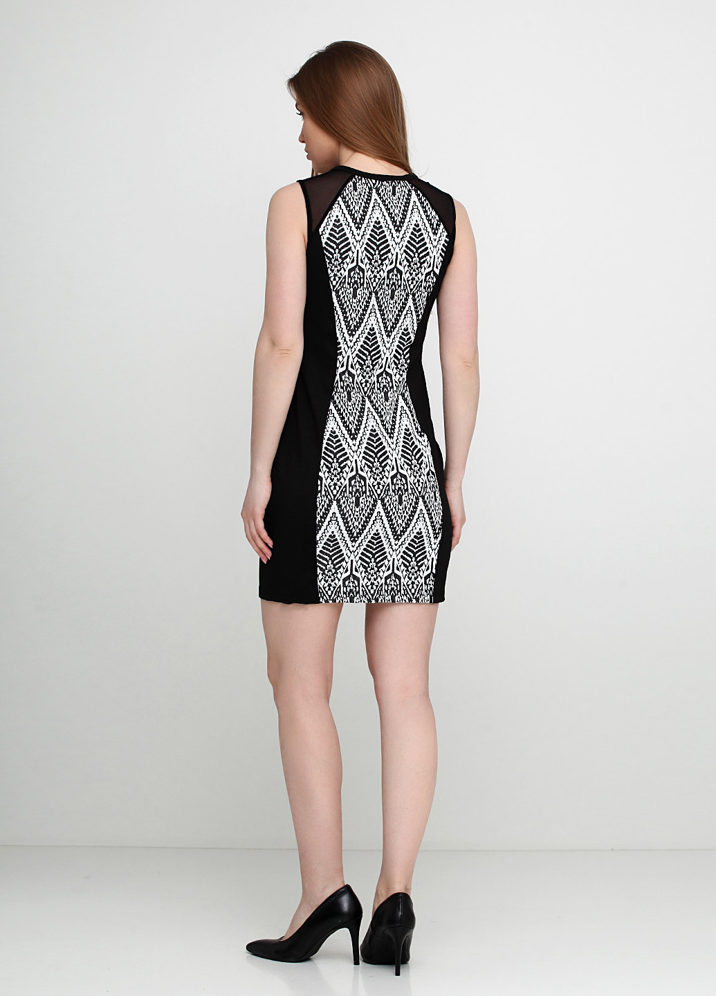Черно-белое коктейльное платье короткое H&M с геометрическим узором