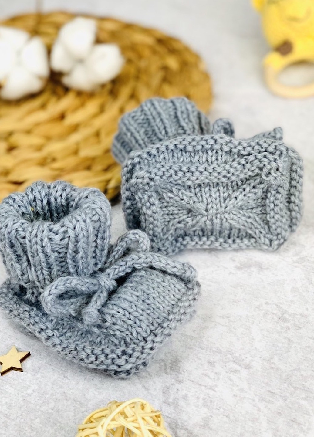 Серые вязаные носочки пинетки на завязках для новорожденных малышей размер 0-6 месяцев, 11 см Lukoshkino