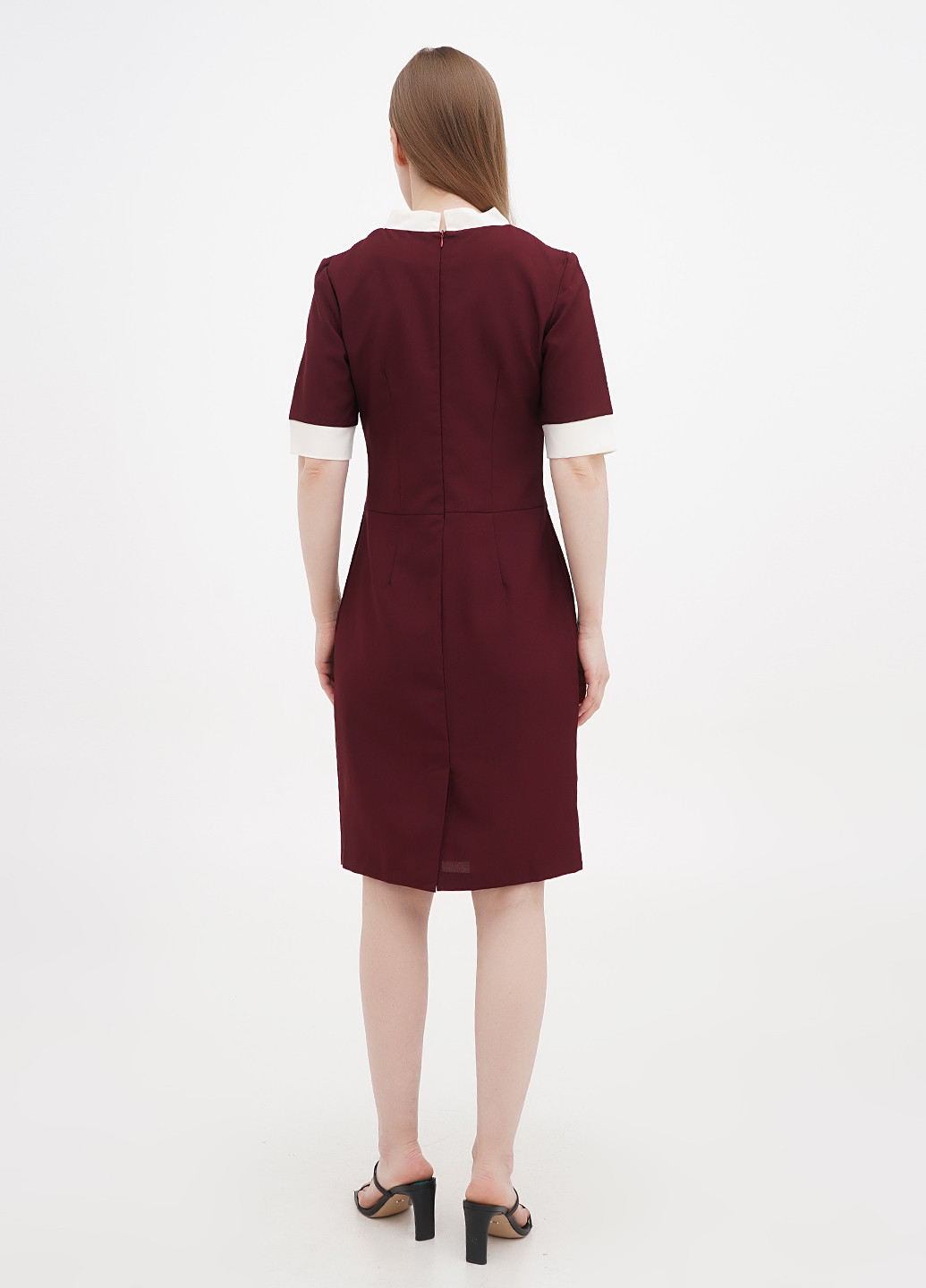 Бордовое кэжуал платье футляр Rebecca Tatti однотонное