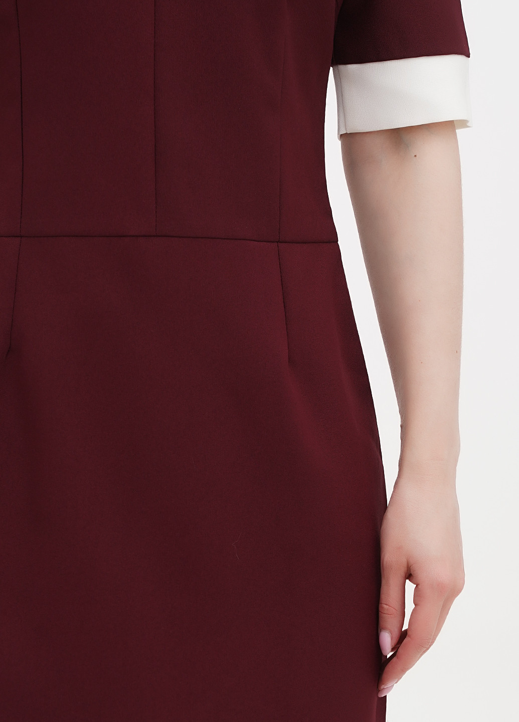 Бордовое кэжуал платье футляр Rebecca Tatti однотонное