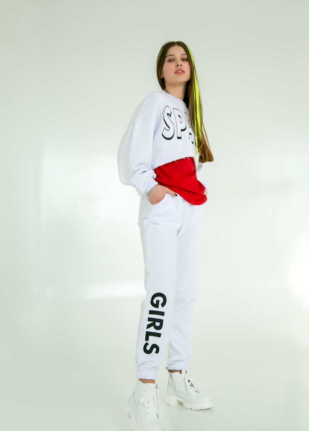 Білий демісезонний спортивний костюм білий з коротким світшот і написами дівчинці My Space Girl