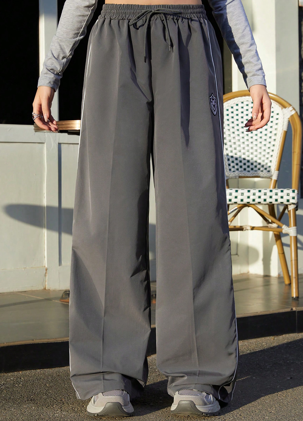 Серые спортивные демисезонные брюки SHEIN