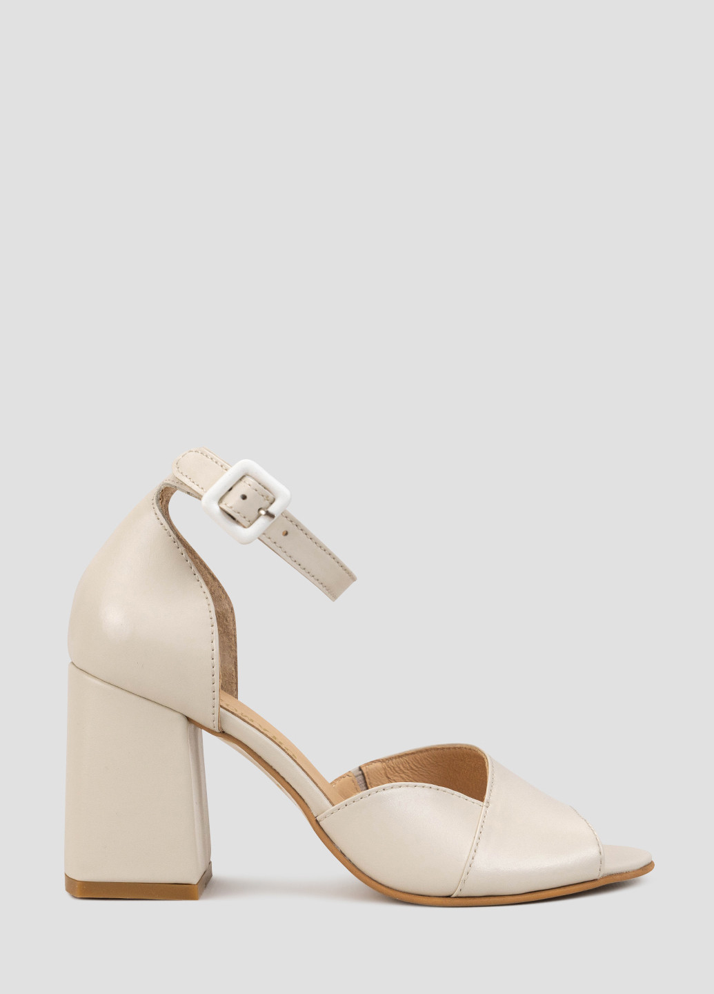 Молочные босоножки Alromaro с ремешком
