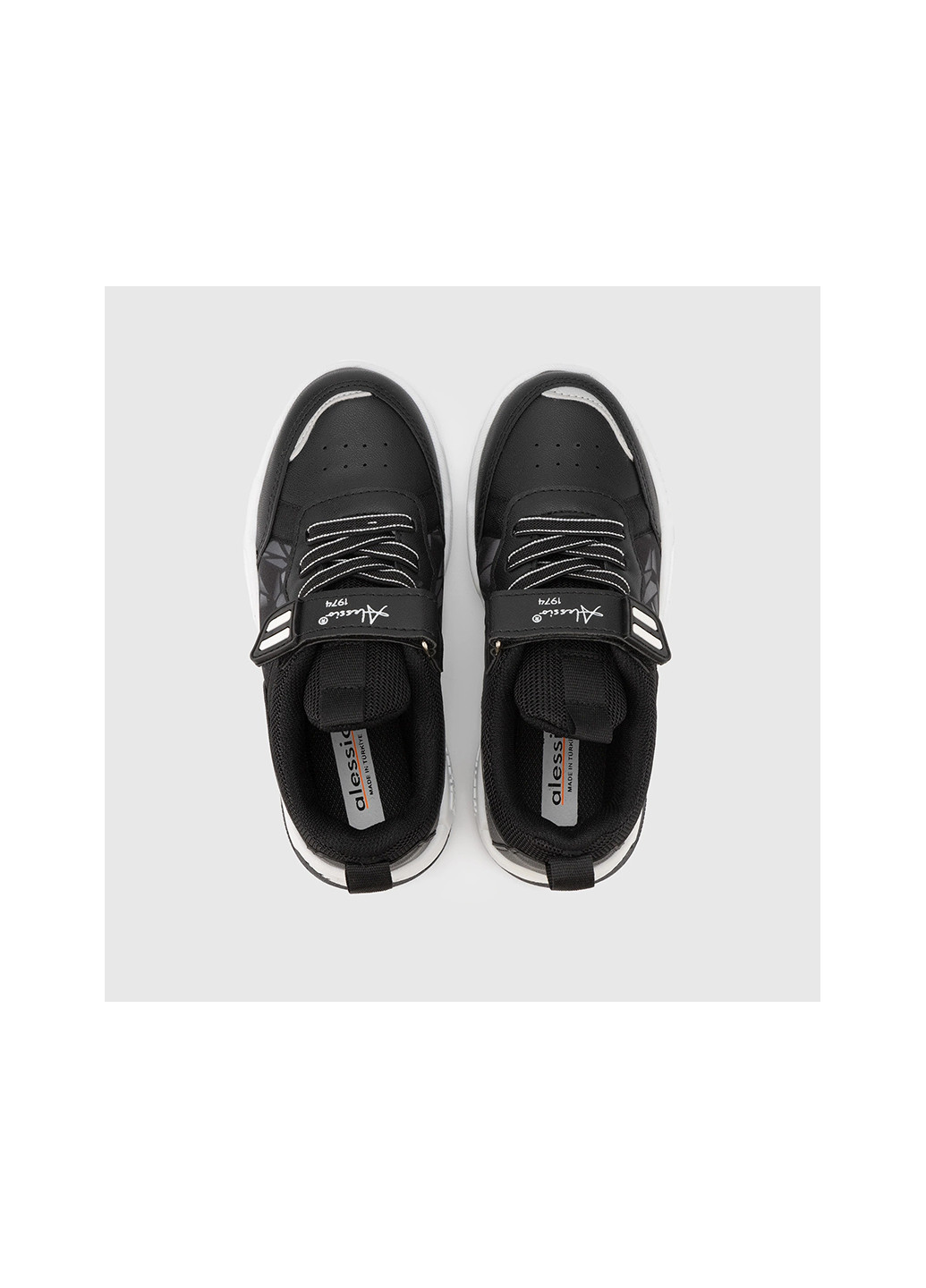 Черные демисезонные кроссовки Alessio