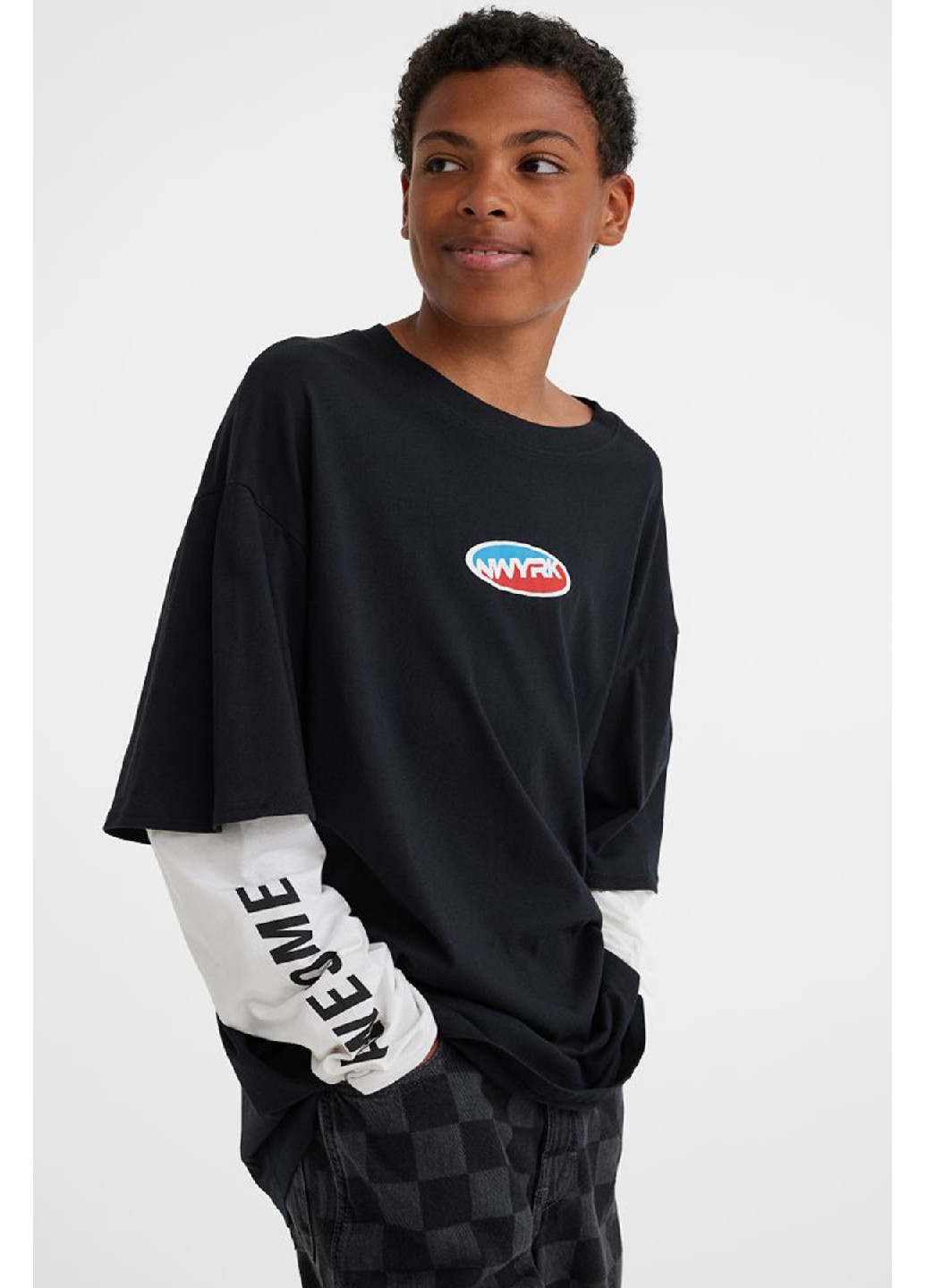 Черно-белый демисезонный повседневный лонгслив H&M с надписями