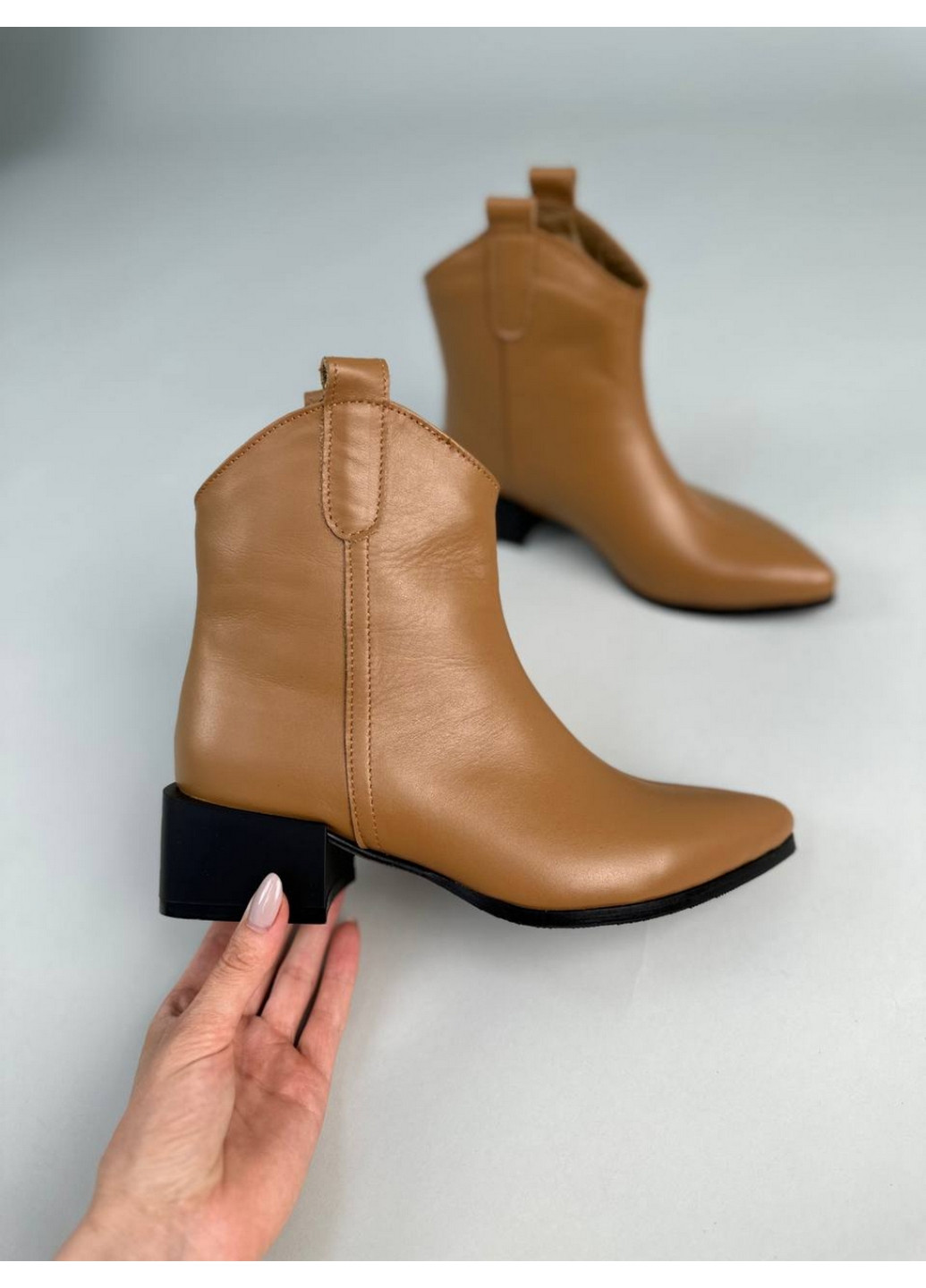 Осенние женские кожаные казаки на каблуке 41 VZUTIK