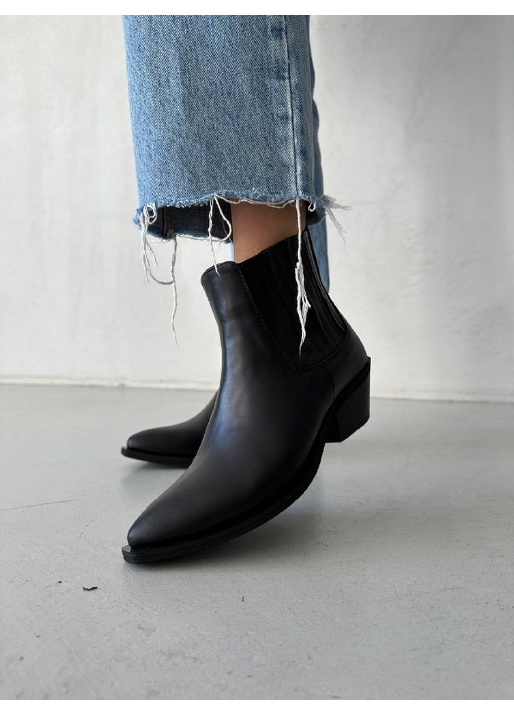 Осенние женские кожаные казаки на каблуке 41 VZUTIK