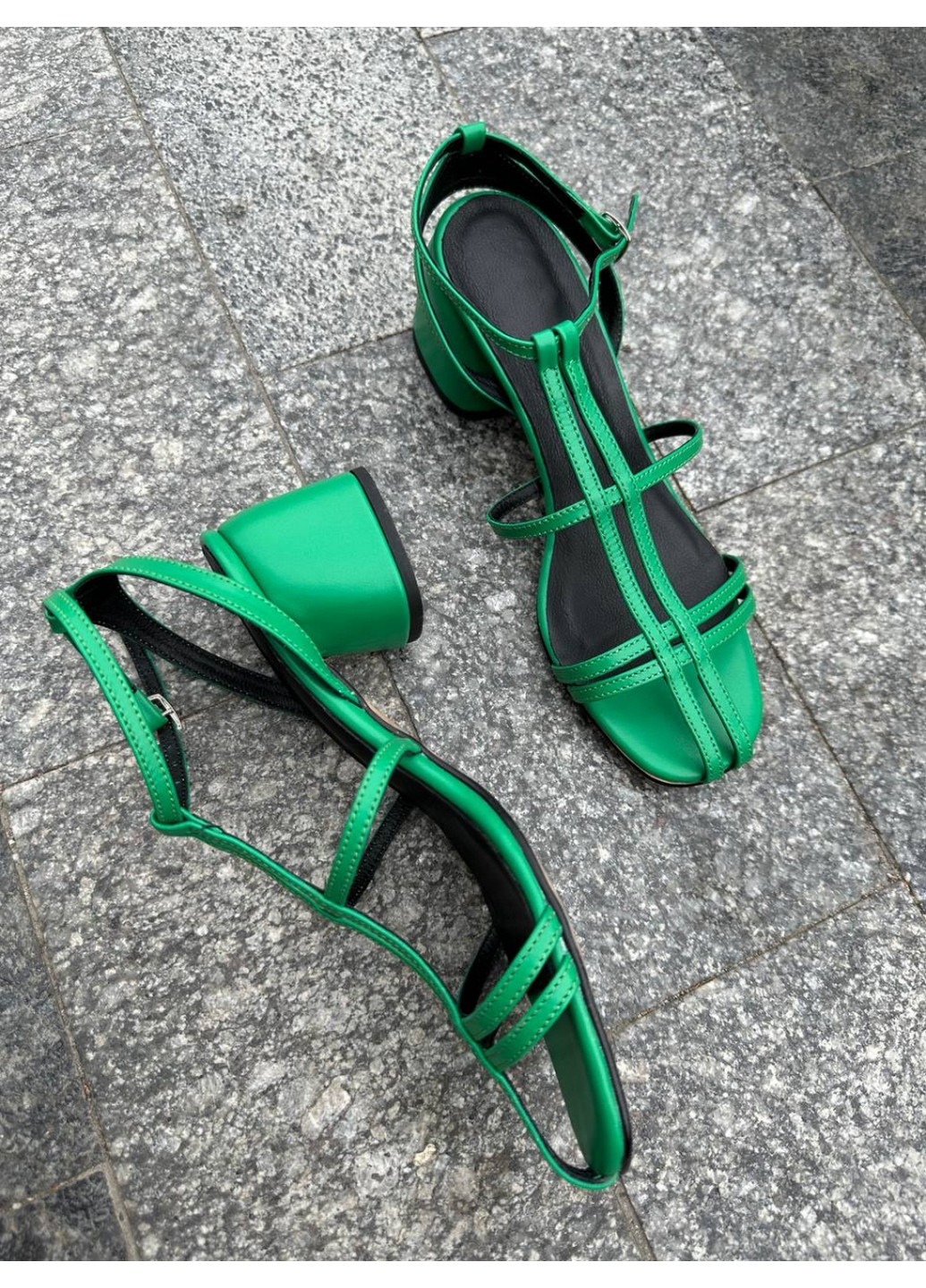 Зеленые женские кожаные босоножки на каблуке 39 VZUTIK