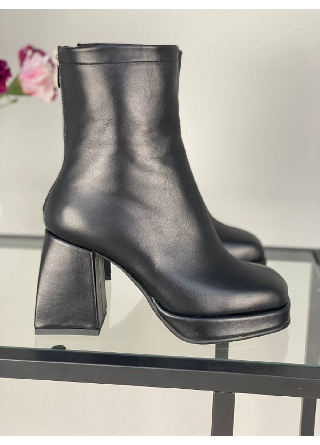 Черные демисезонная женские кожаные ботильоны на каблуках 37 VZUTIK