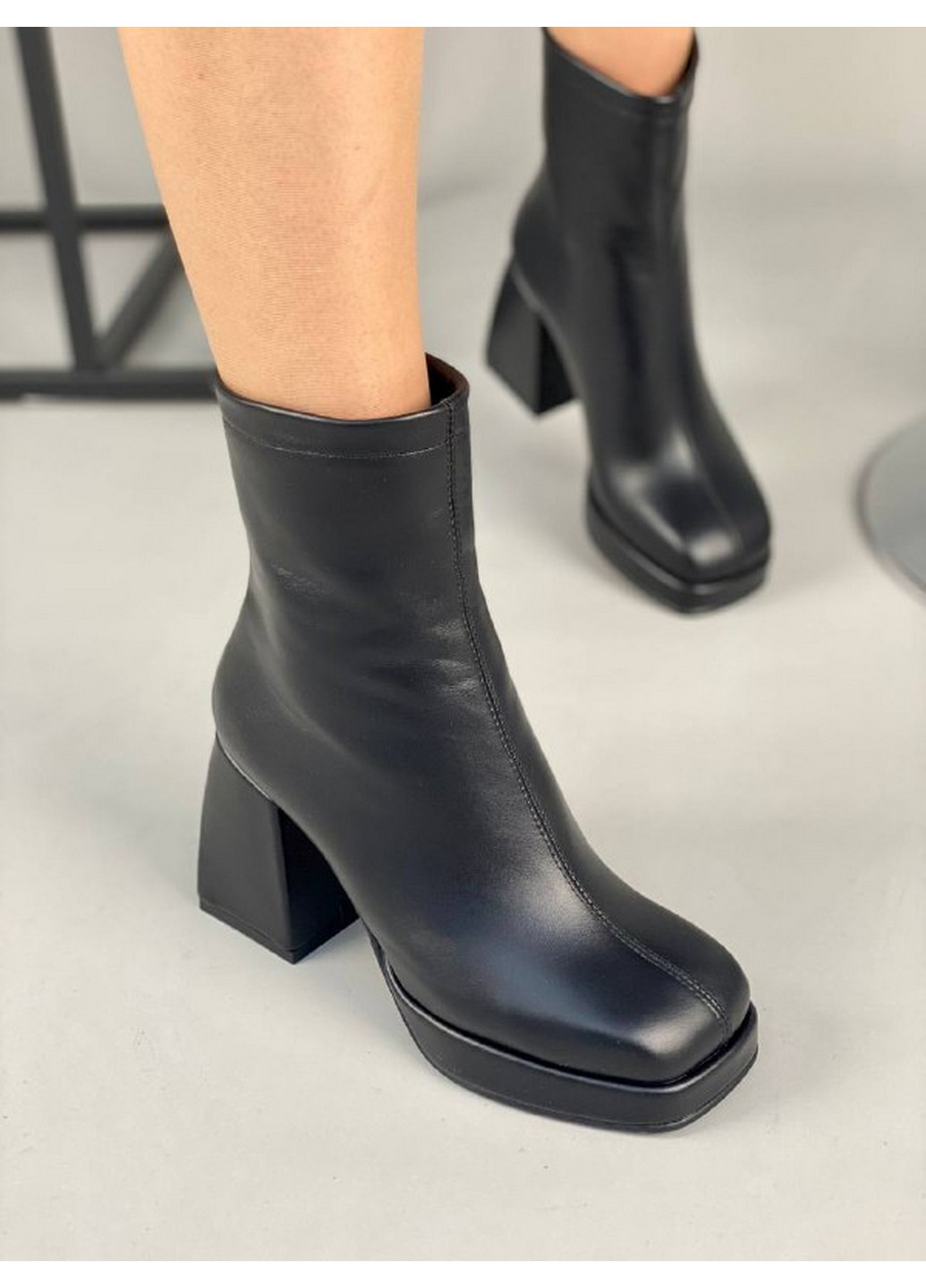 Черные демисезонная женские кожаные ботильоны на каблуках 40 VZUTIK
