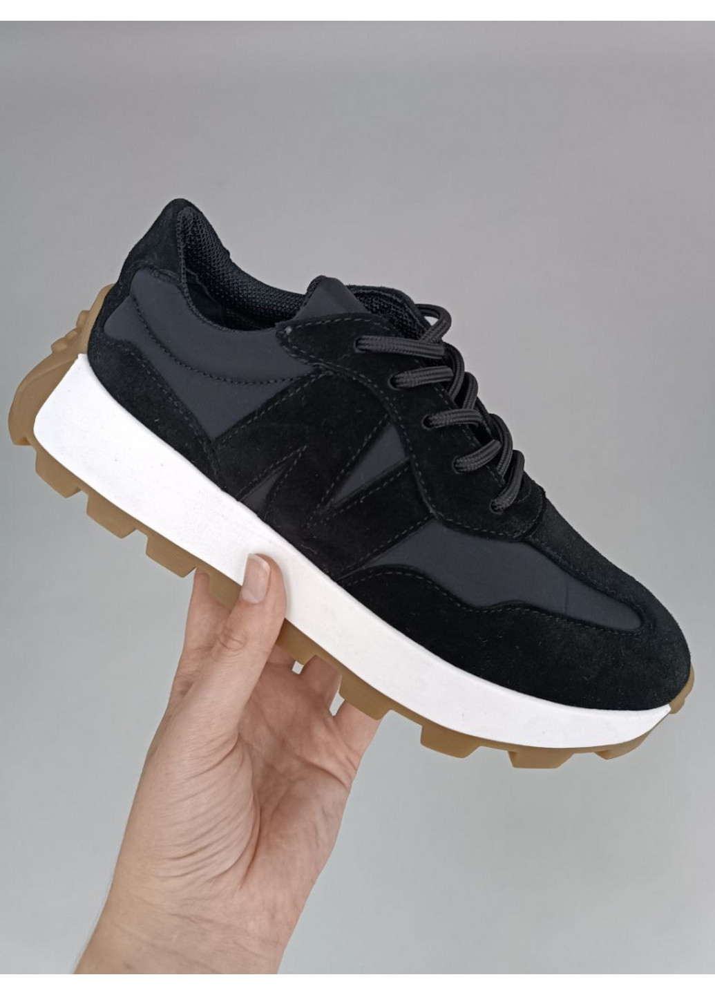 Жіночі замшеві кросівки 39 VZUTIK чорні демісезони (262376515)