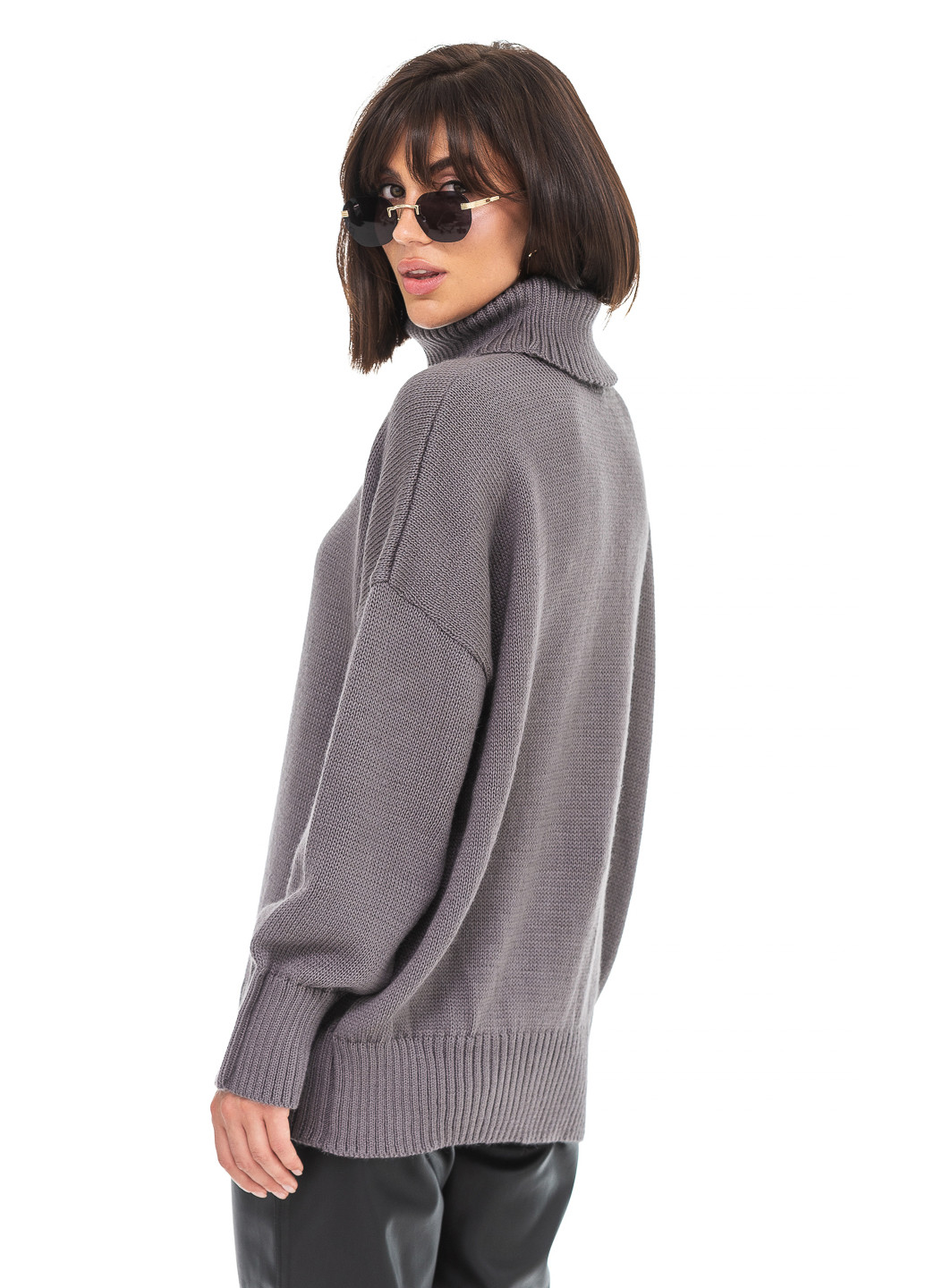 Сірий вільний жіночий светр SVTR