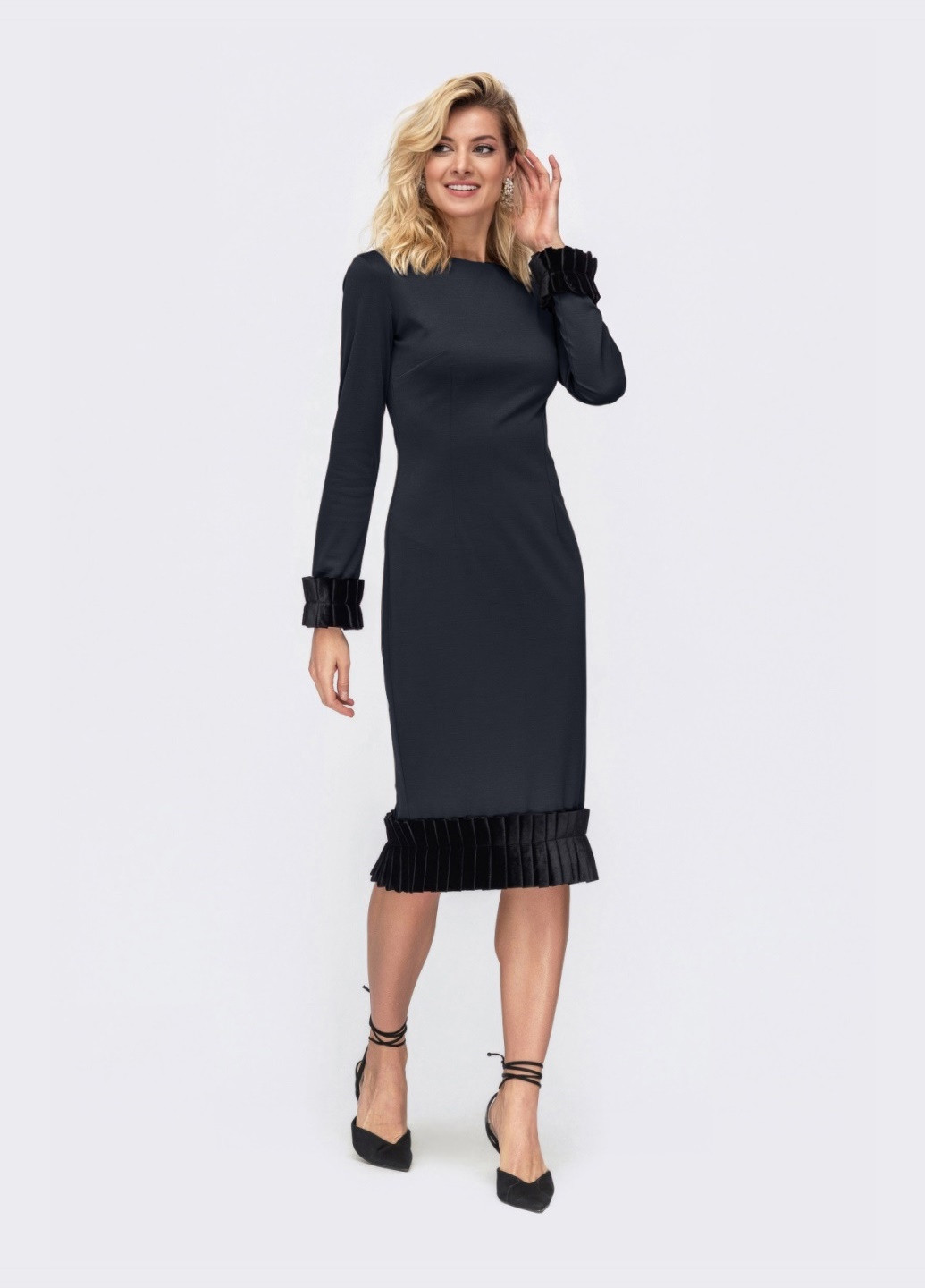 Темно-серое темно-серое платье приталенного силуэта с бархатной отделкой Dressa