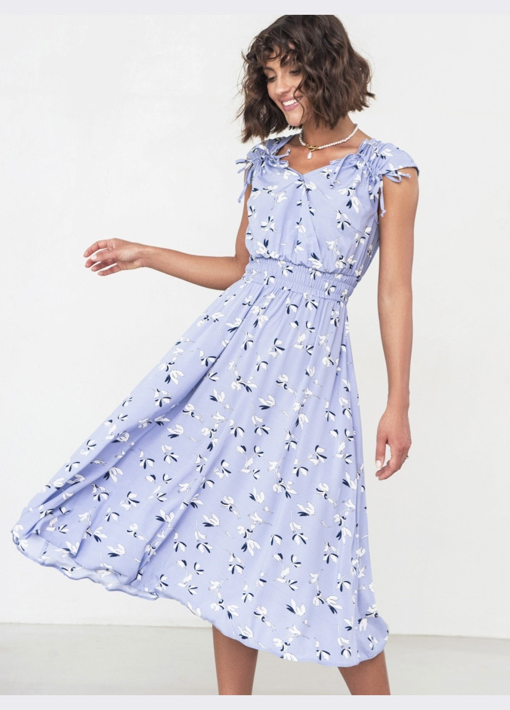 Голубое голубое платье с цветочным принтом и фигурным вырезом Dressa