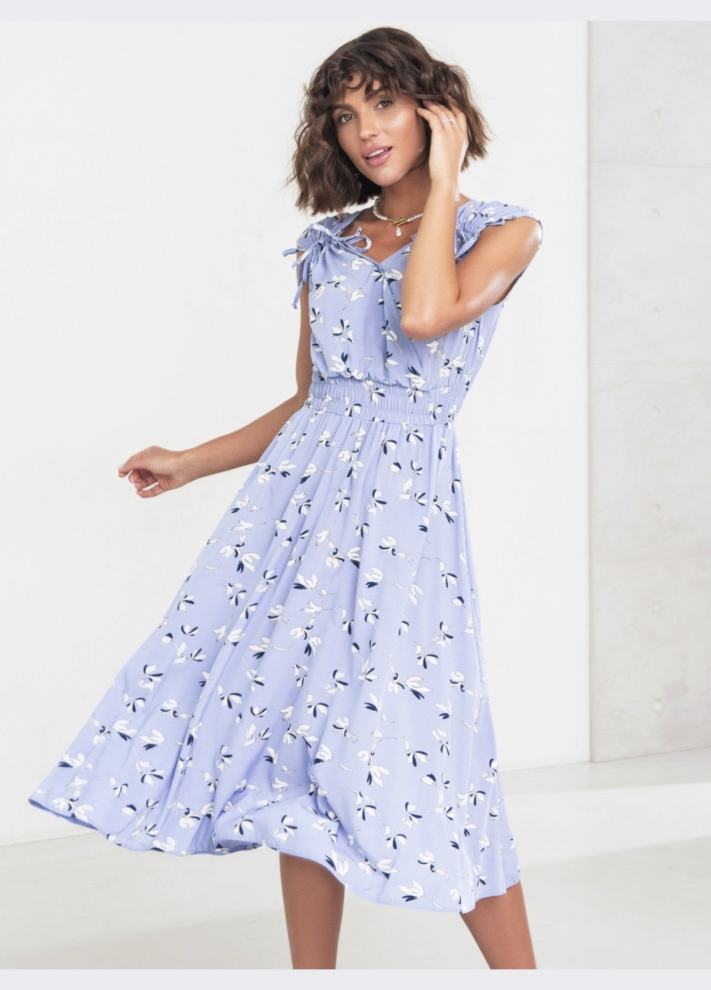 Блакитна блакитна сукня з квітковим принтом та фігурним вирізом Dressa