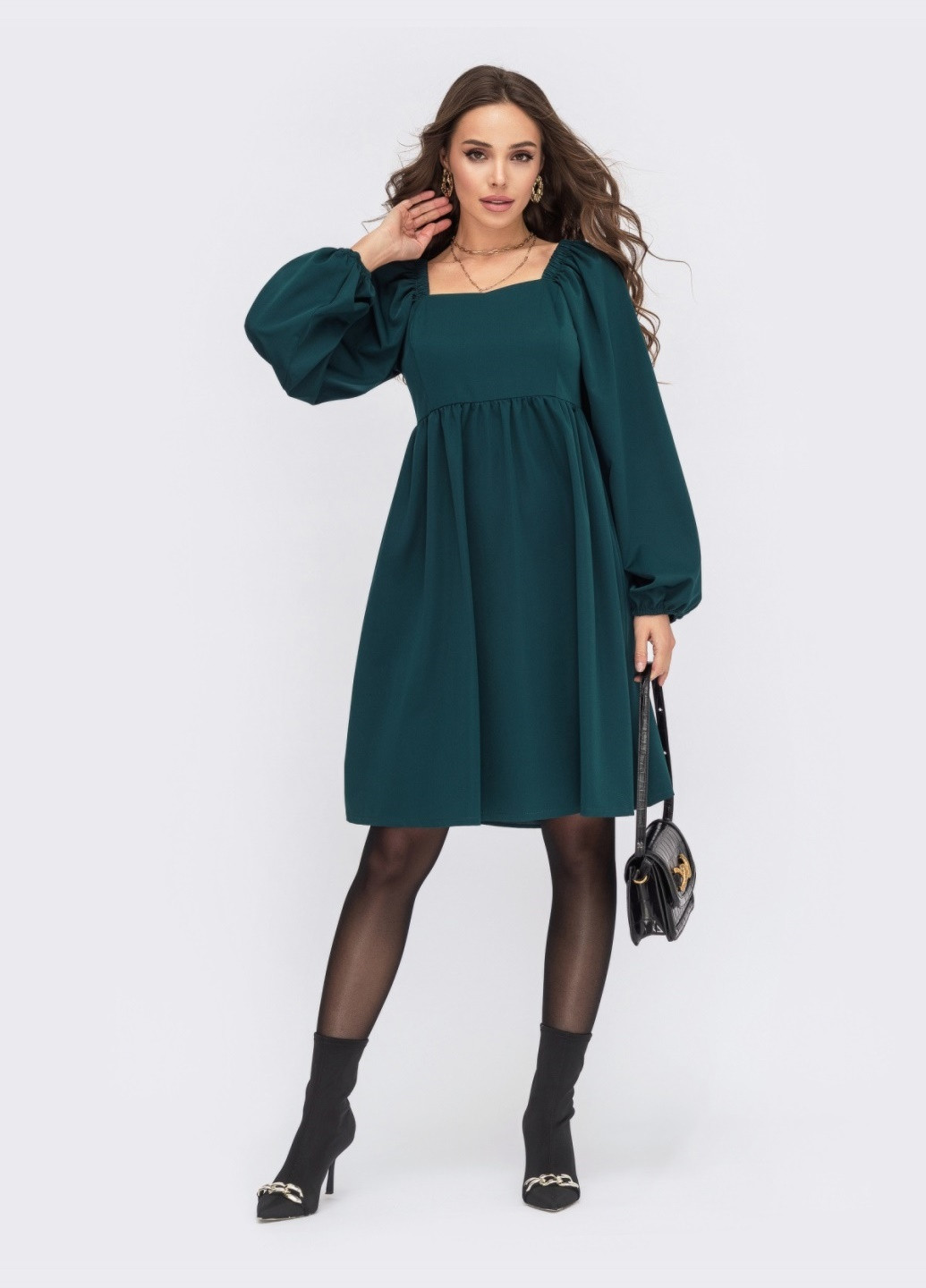 Изумрудное темно-зеленое платье с завышеной талией и объемными рукавами Dressa