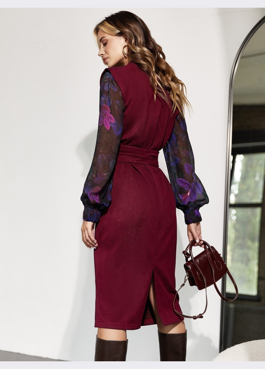 Бордовое комбинированное платье с шифоновыми рукавами и поясом бордовое Dressa
