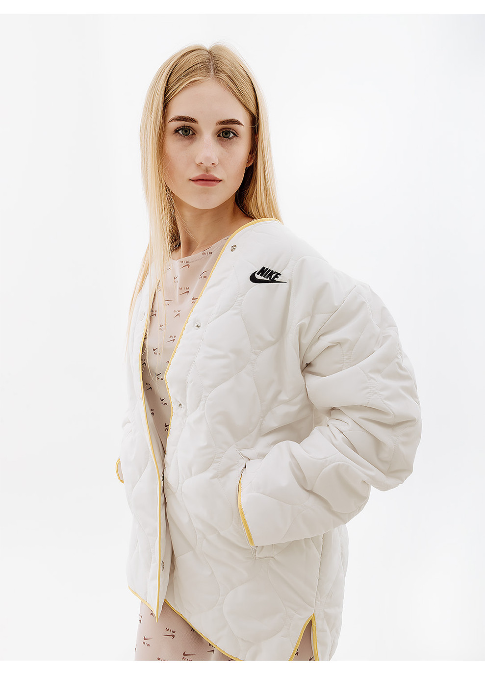 Бежева демісезонна жіноча куртка w nsw jacket su бежевий Nike