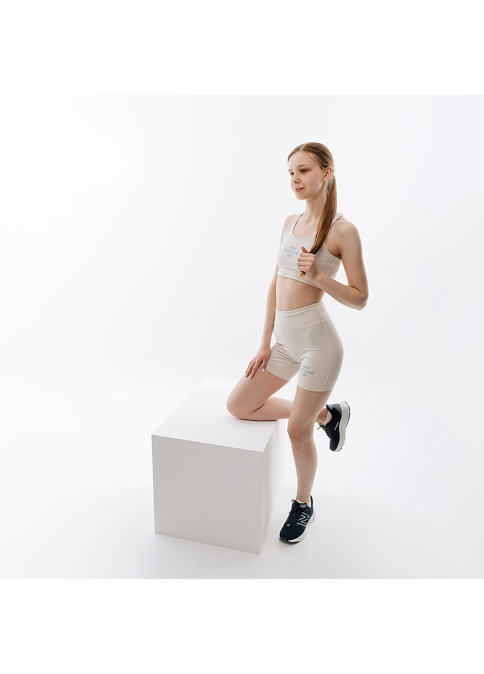 Женский Топ Essentials Reimagined Bra Бежевый New Balance (260956340)