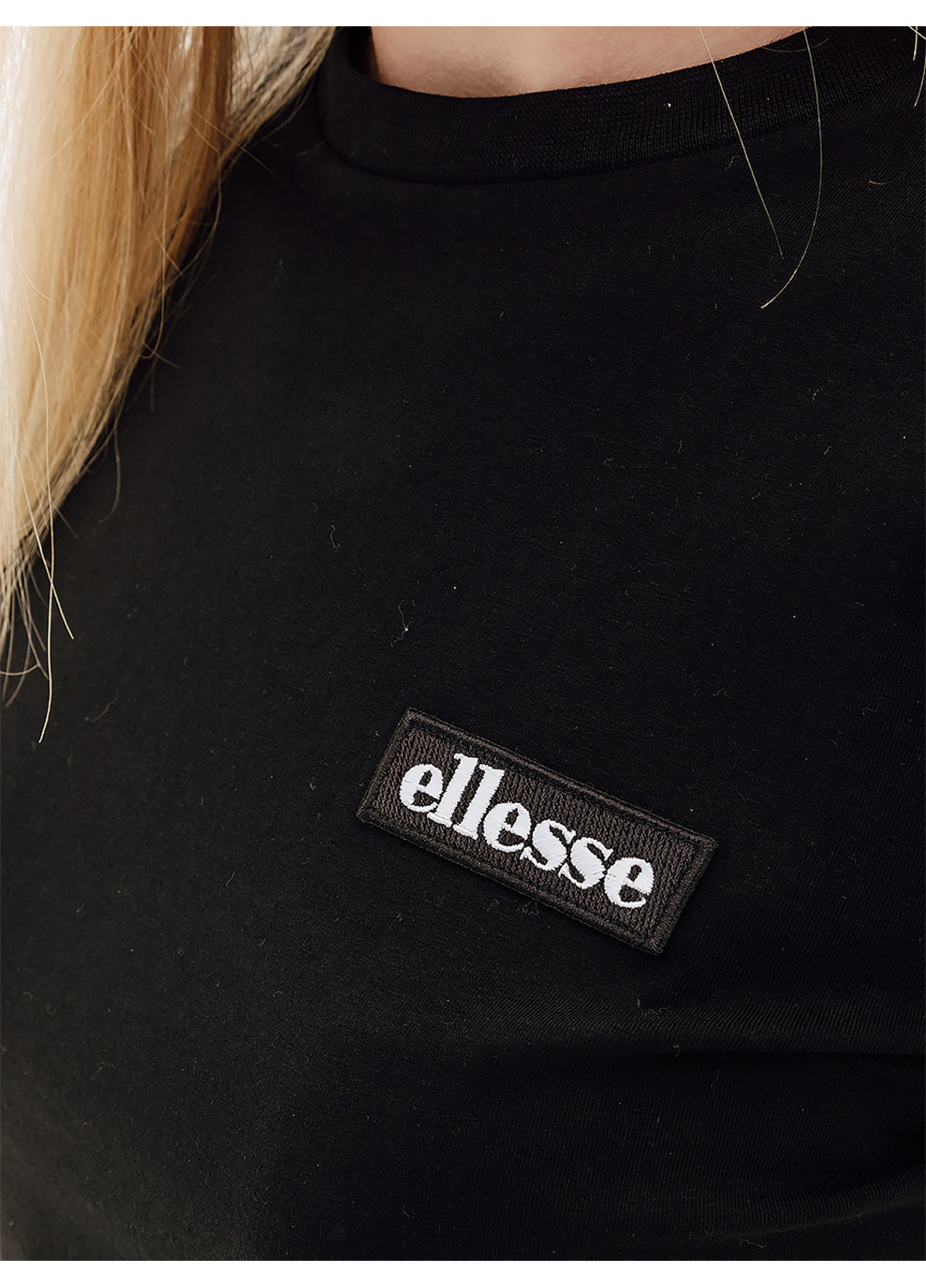 Чорна демісезон жіноча футболка chelu crop t-shirt чорний Ellesse