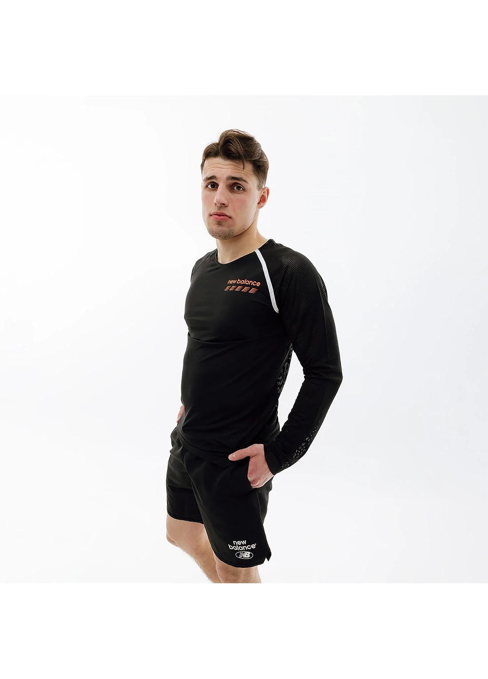 Черный демисезонный спортивный лонгслив New Balance
