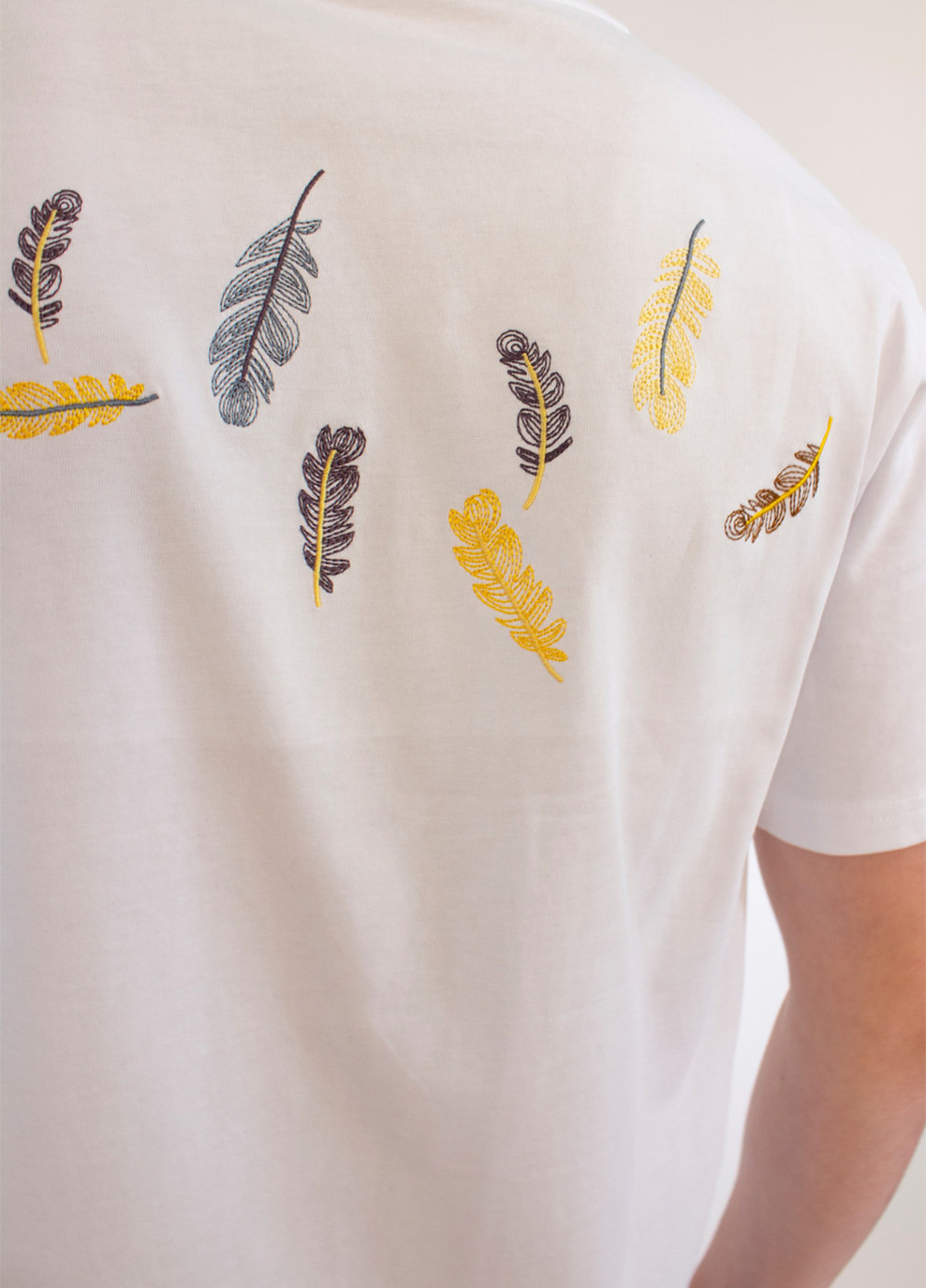 Комбинированная мужская футболка feathers white No Brand