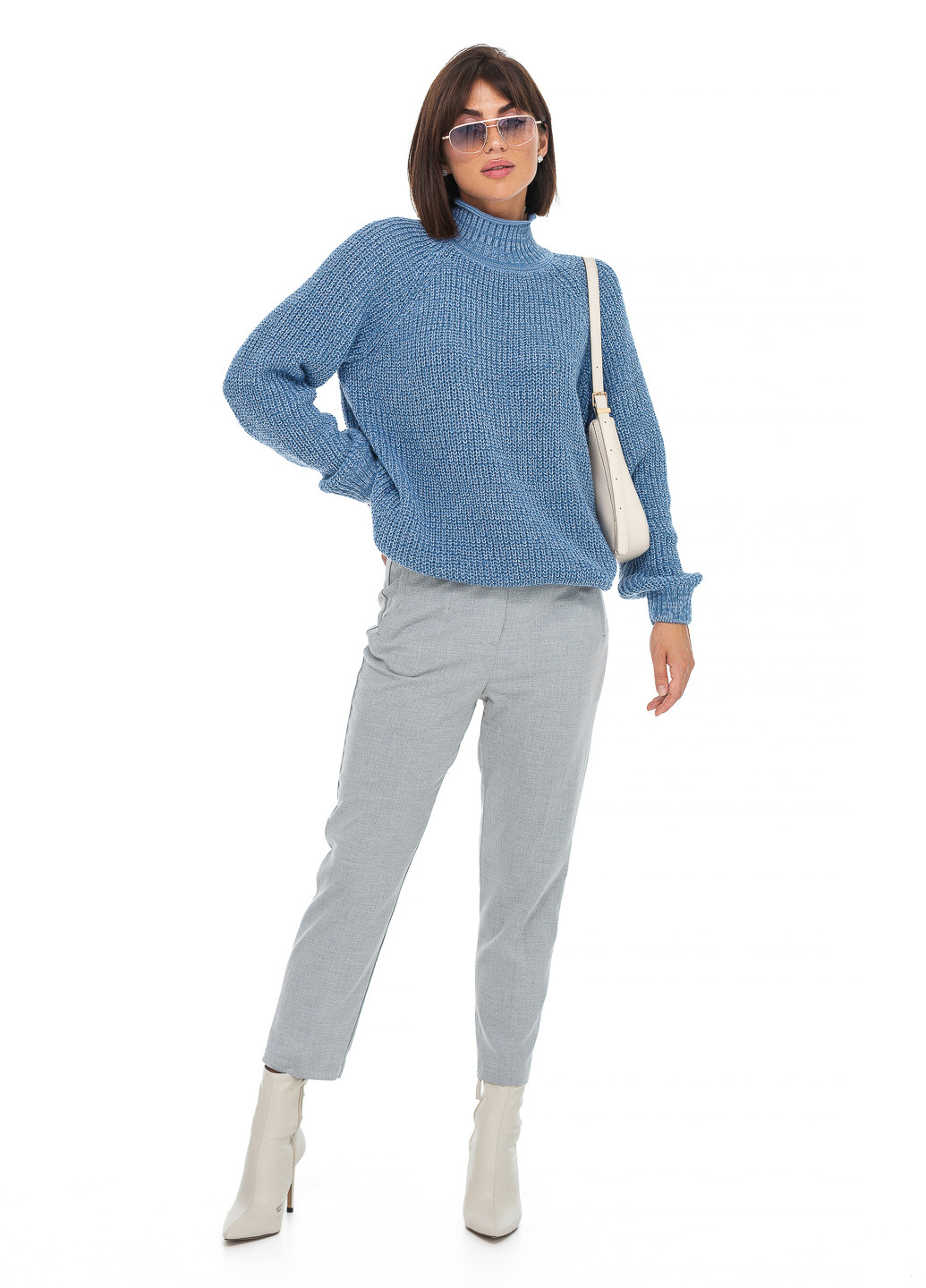 Серо-голубой меланжевый свитер крупной вязки. SVTR