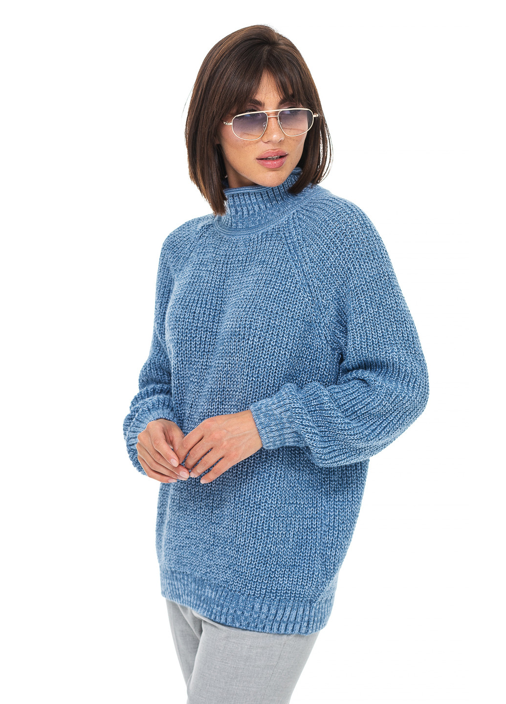 Серо-голубой меланжевый свитер крупной вязки. SVTR