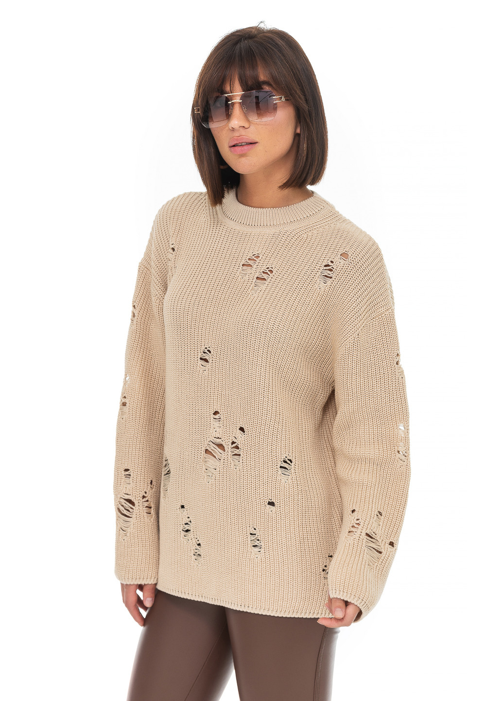 Бежевый женский свитер с дырками. SVTR