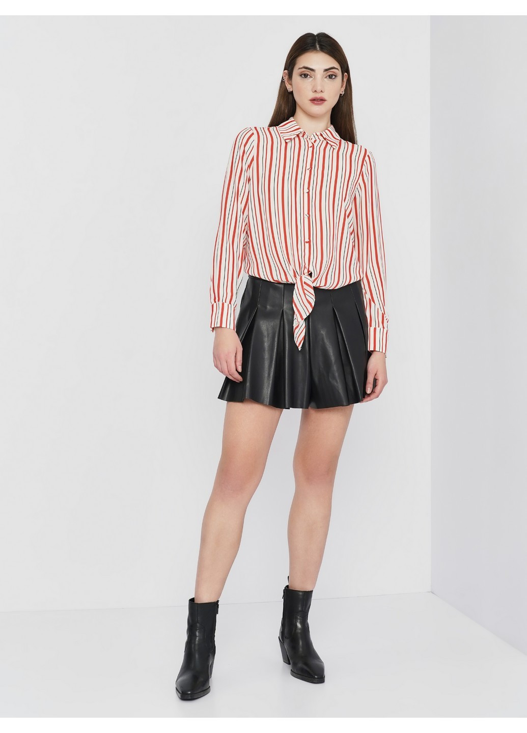 Белая блуза Black Tape