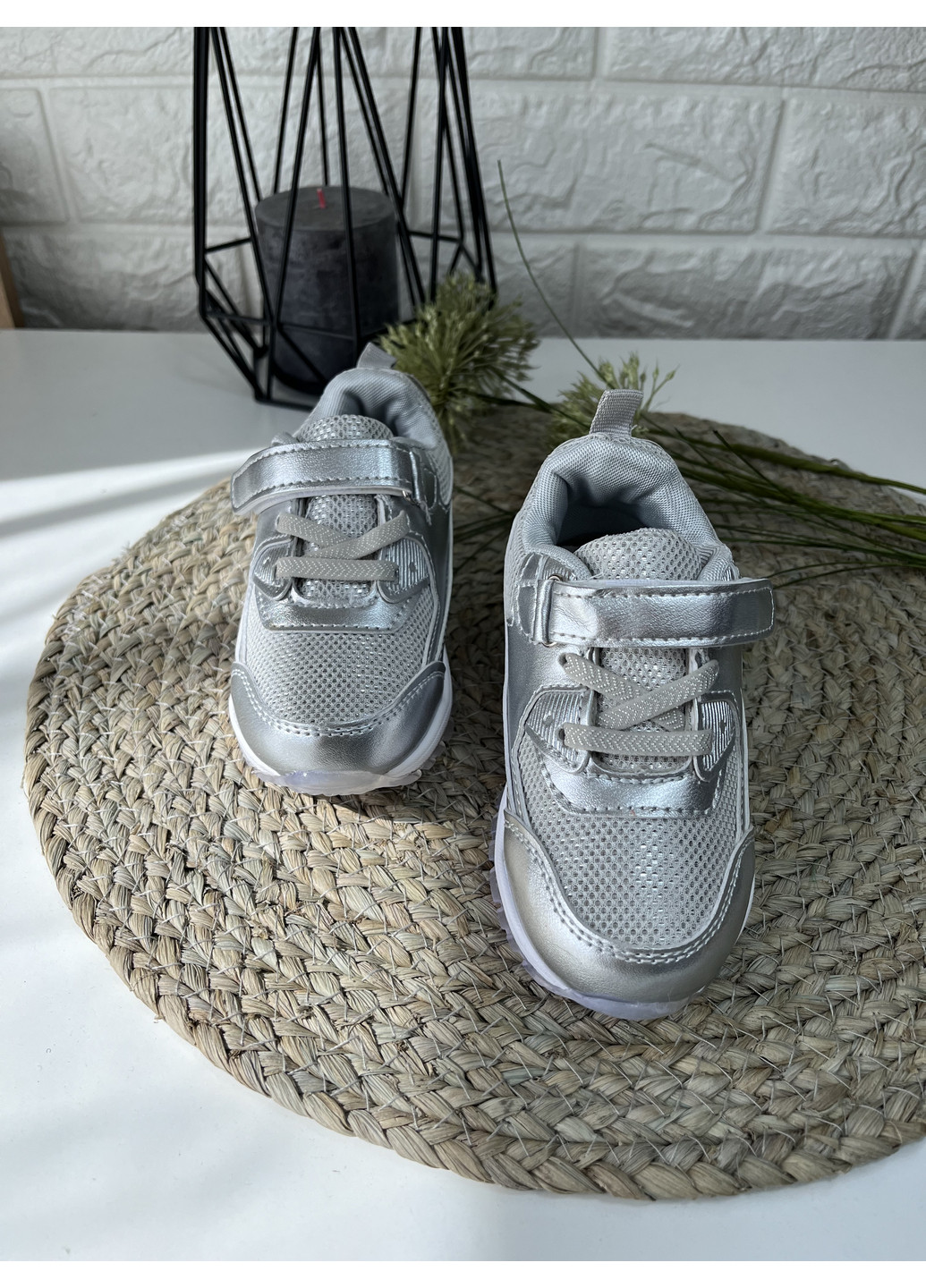 Срібні осінні кросівки для дівчинки ВВТ