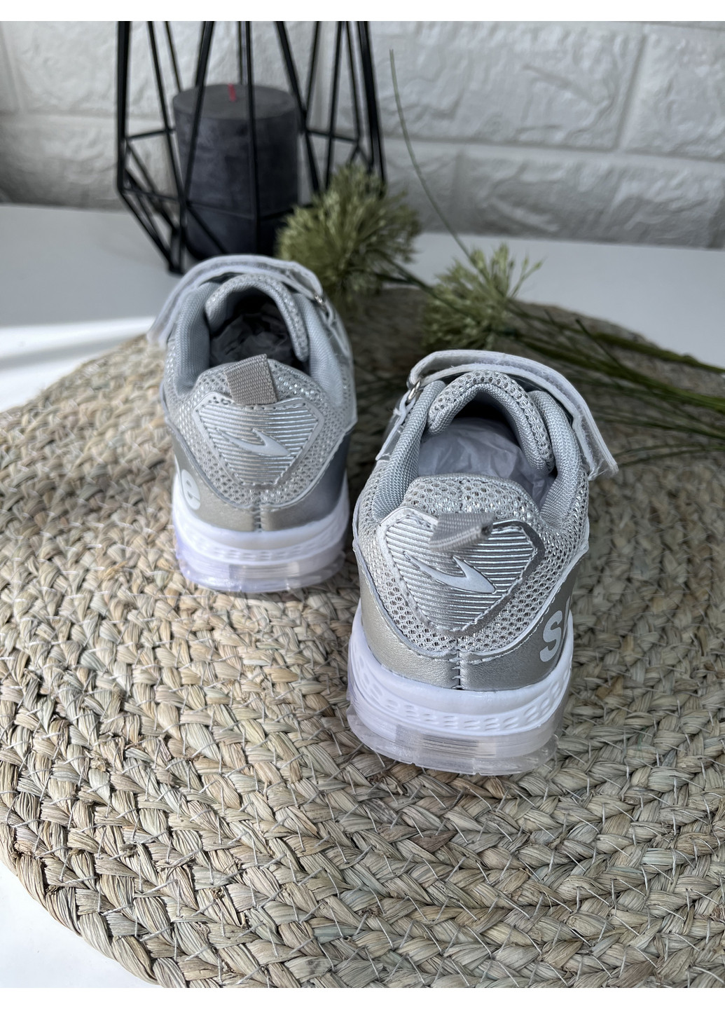 Срібні осінні кросівки для дівчинки ВВТ
