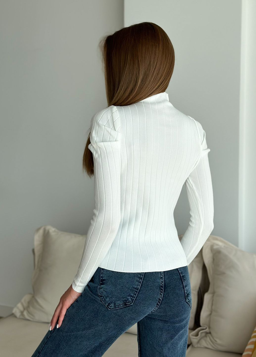 Белый демисезонный свитер Magnet WN20-554