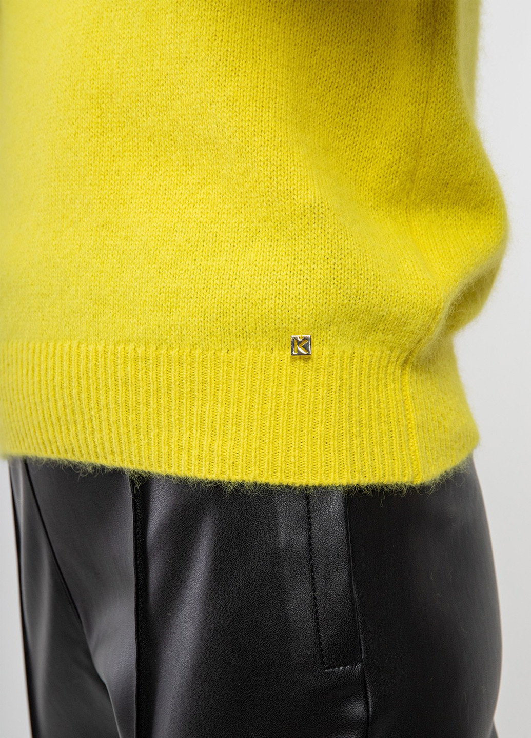 Желтый демисезонный свитер Kocca