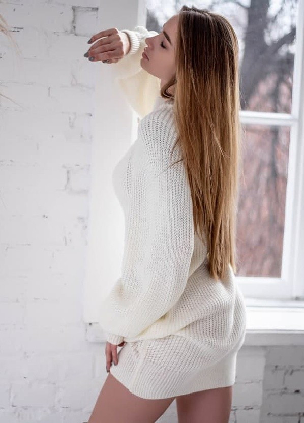 Молочный демисезонный свитер-туника "мира" Anika