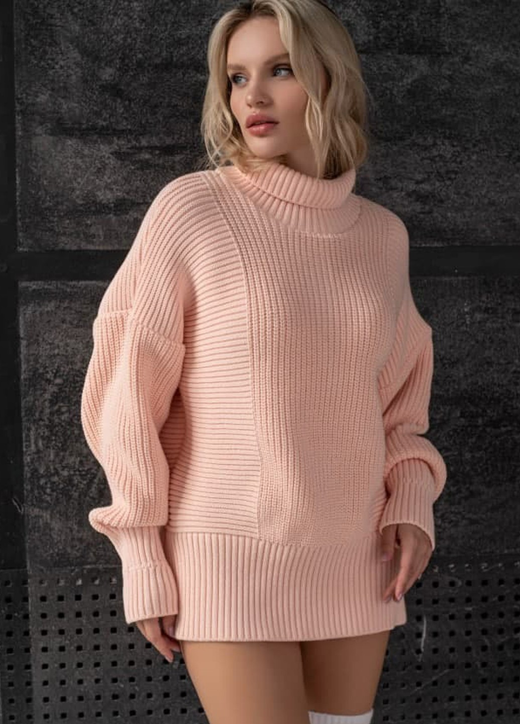 Персиковый демисезонный свитер "марта" Anika