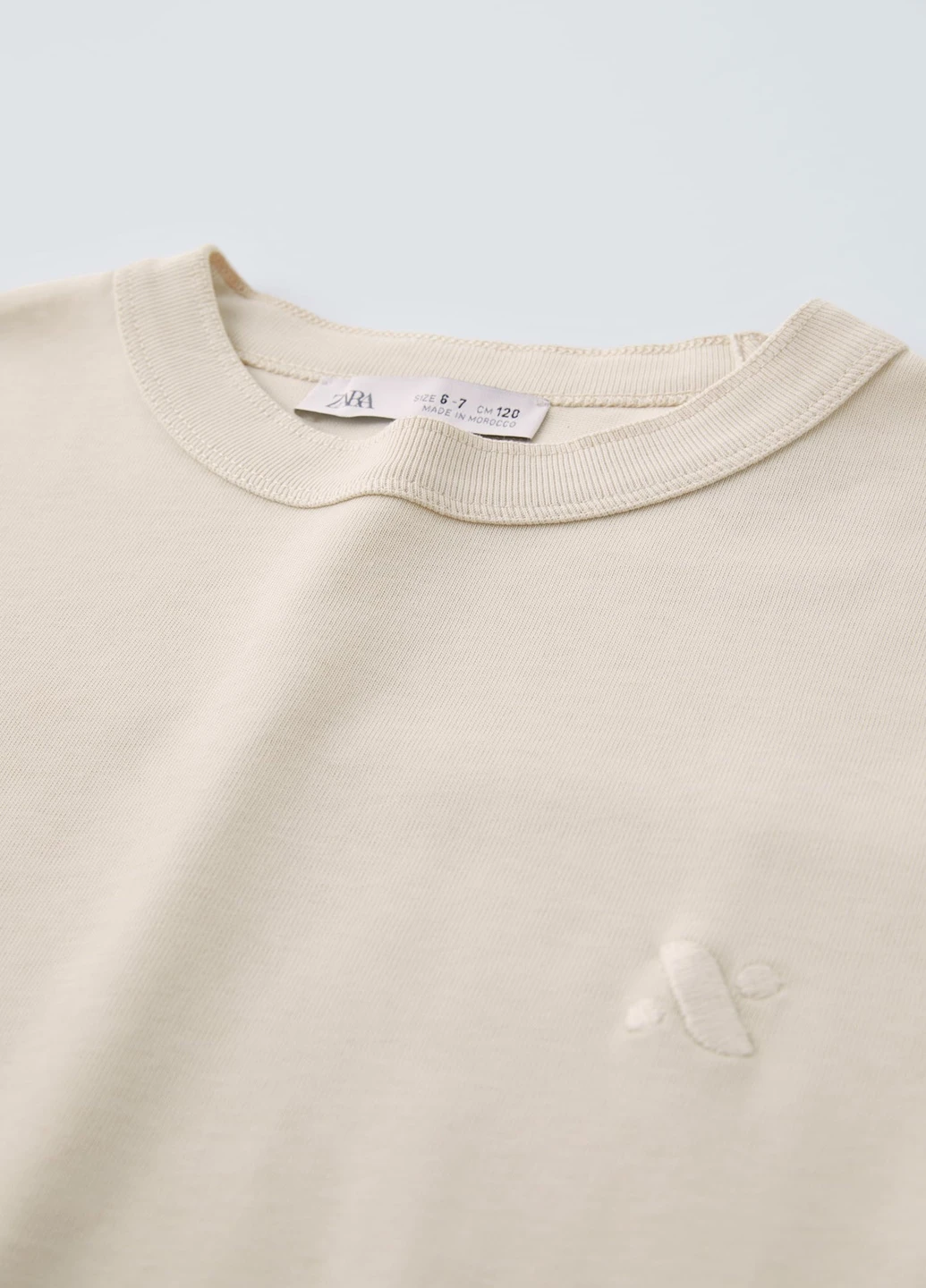 Светло-бежевая летняя футболка Zara