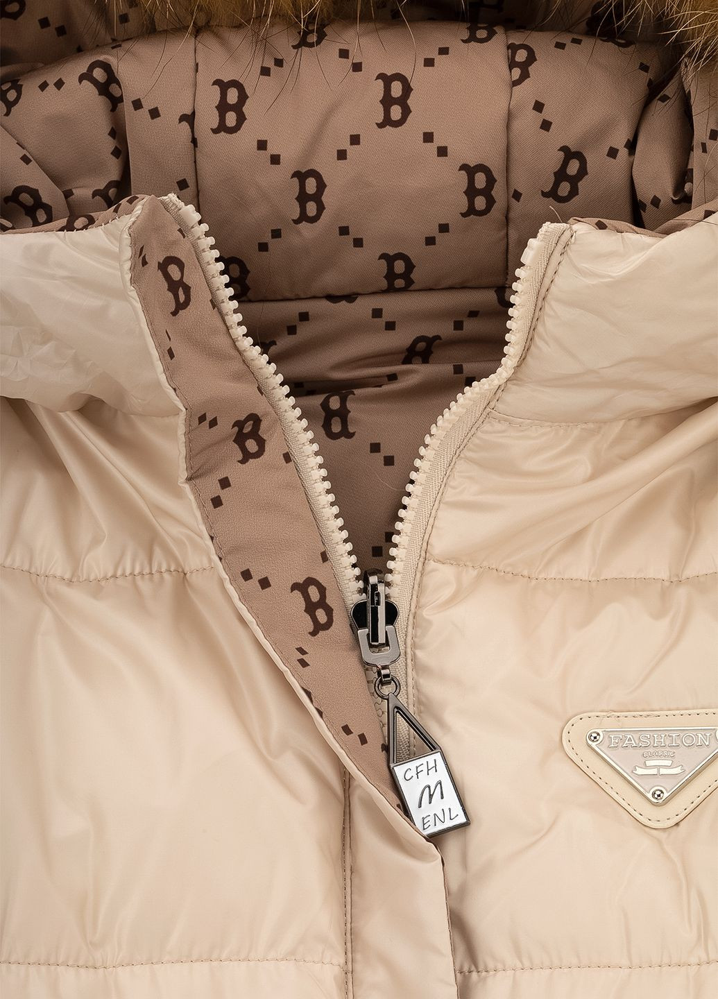 Бежевая зимняя куртка Feiying