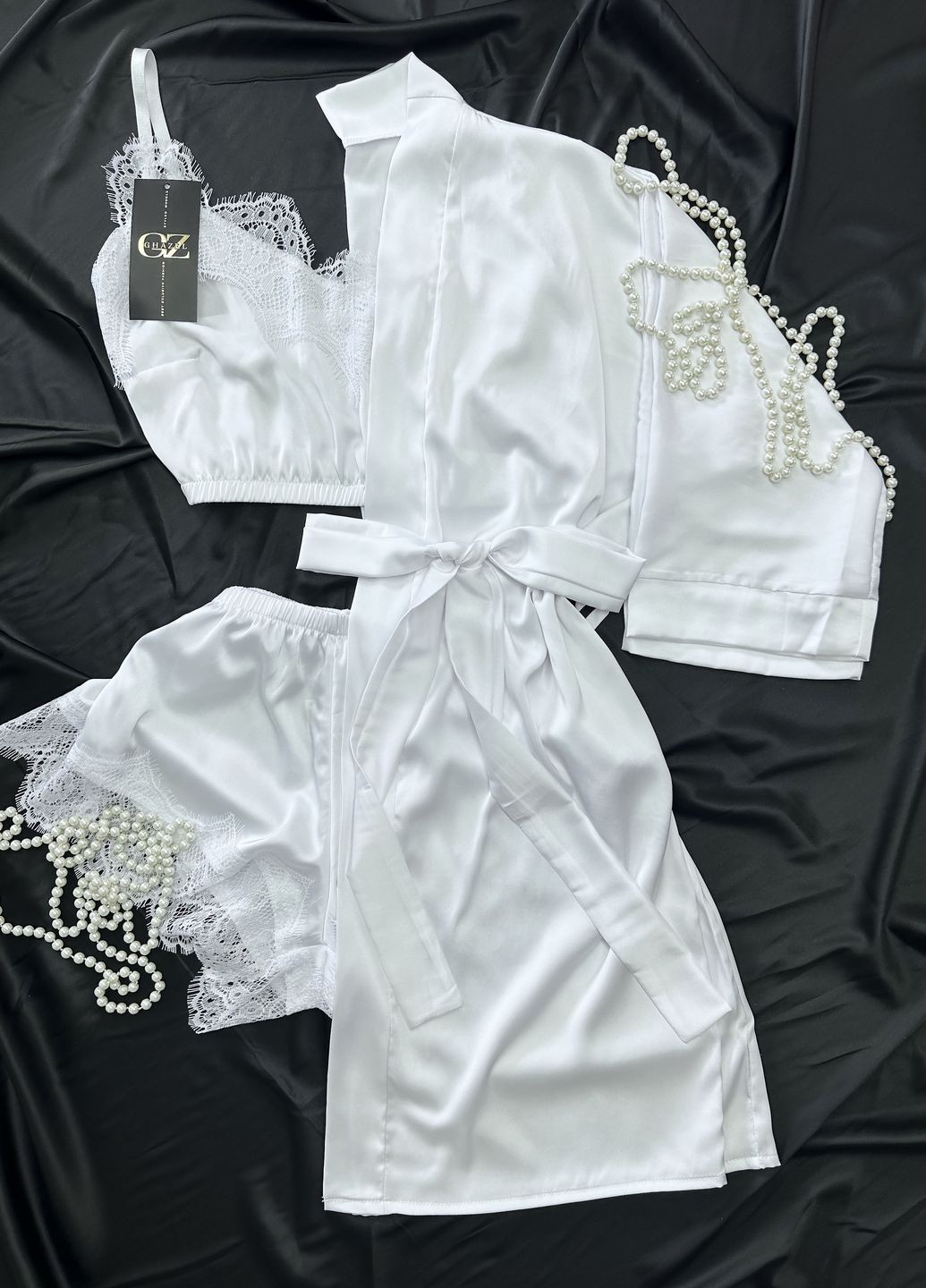 Біла всесезон шовковий домашній комплект шортики+топ+халат шовк із мереживом (трійка) Ghazel